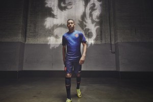 开云体育-佛罗伦萨血拼西班牙，楚阿梅尼的舞台与足球的永恒战争