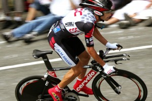 开云下载-马刺对阵魔术，莫兰特贡献制胜表现，当未来与现在在禁区碰撞