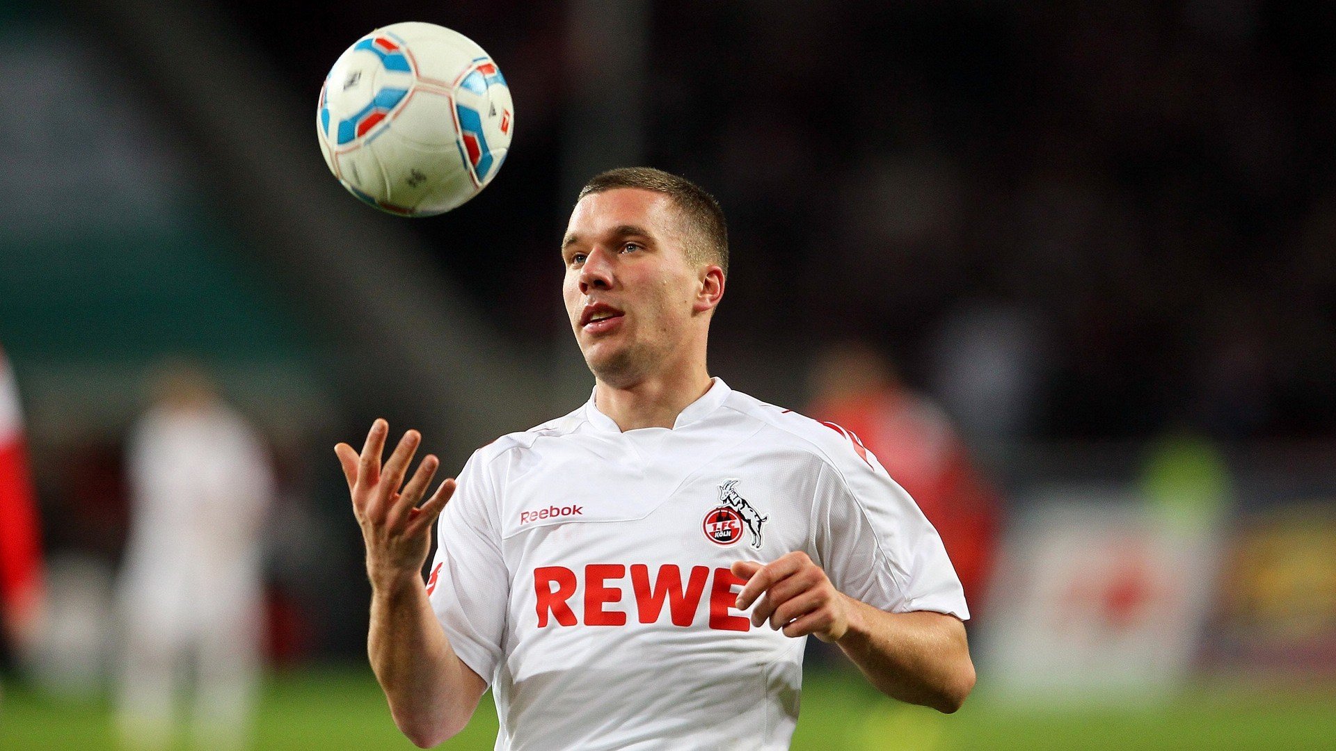 利拉德客场点燃赛场，上海队对阵奇才展现篮球无国界魅力