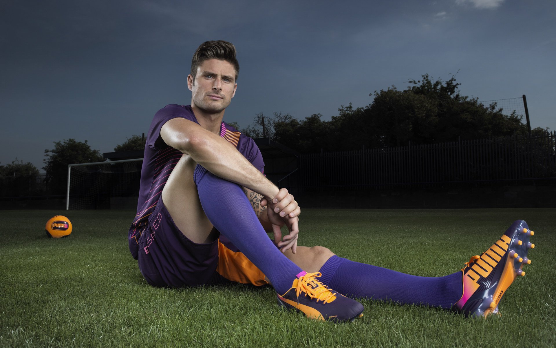 戈麦斯，波斯铁骑的暗夜灯塔，照见足球与家园的永恒博弈